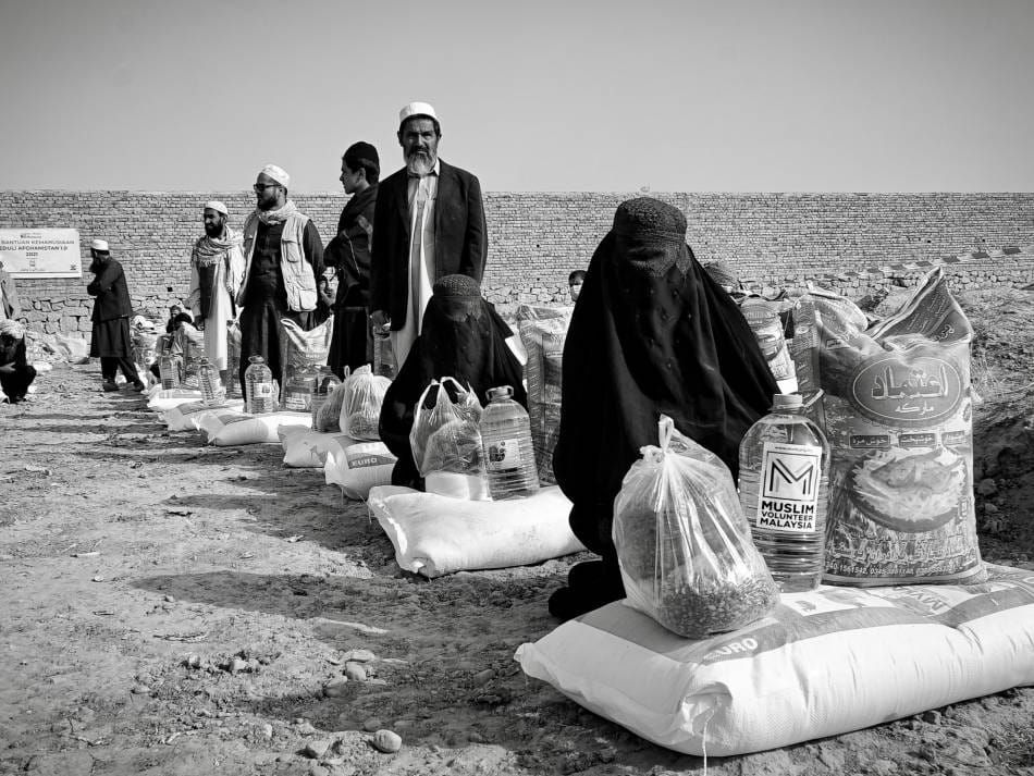 People receiving humanitarian aid in Kunduz, Afghanistan