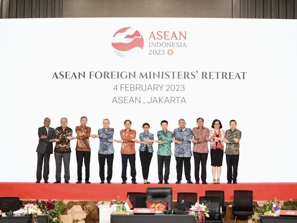 Foreign ministers and ASEAN Secretary General Kao Kim Hourn