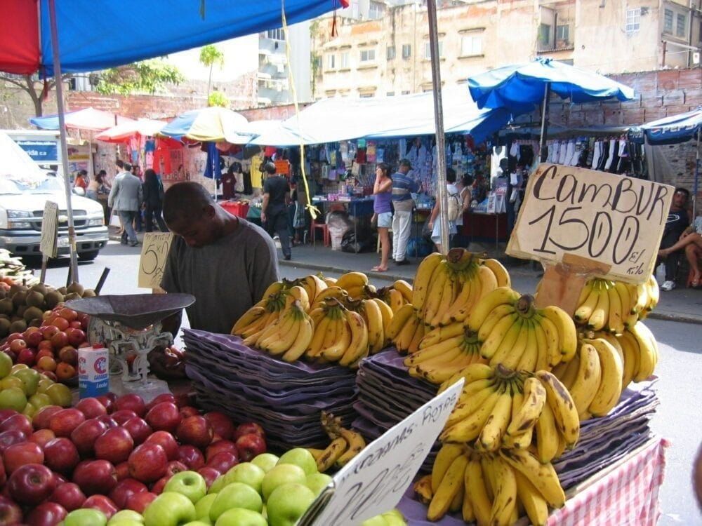 A food stand in Caracas during the 2008 global financial crisis