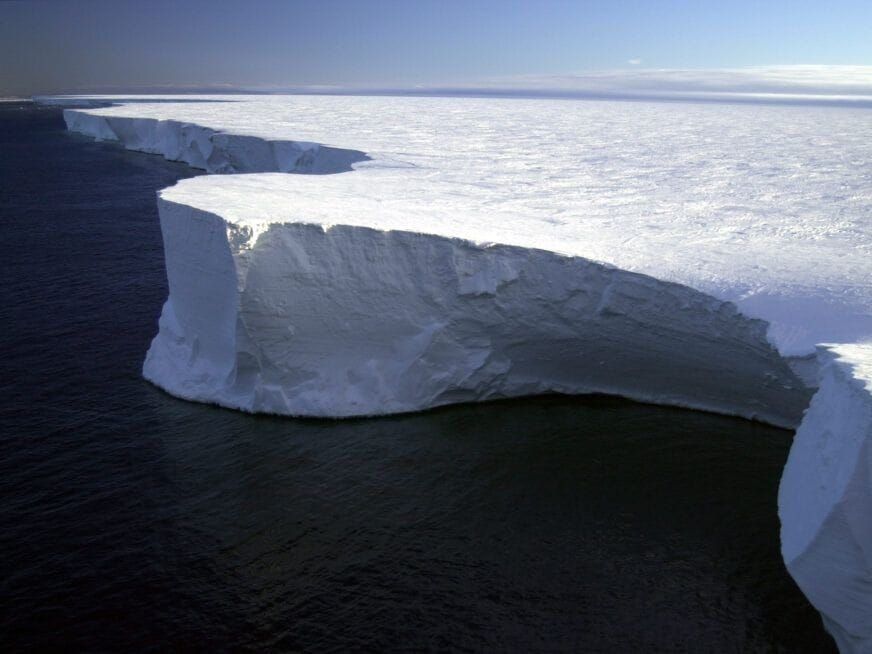 Northern edge of iceberg B-15A in Ross Sea, Antarctica 
