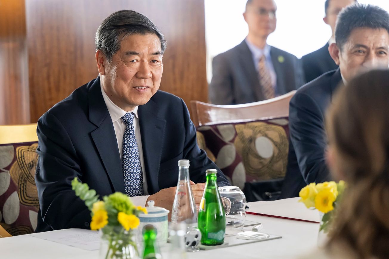 Chinese Vice Premier He Lifeng at a meeting in Geneva with the Swiss president and vice president.