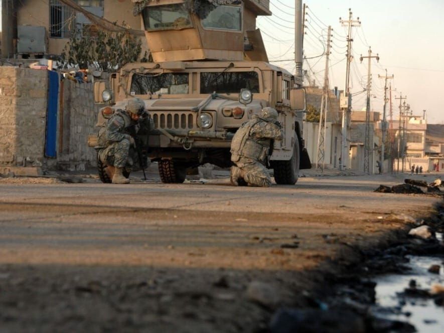 U.S. Army soldiers take cover in Mosul, Iraq