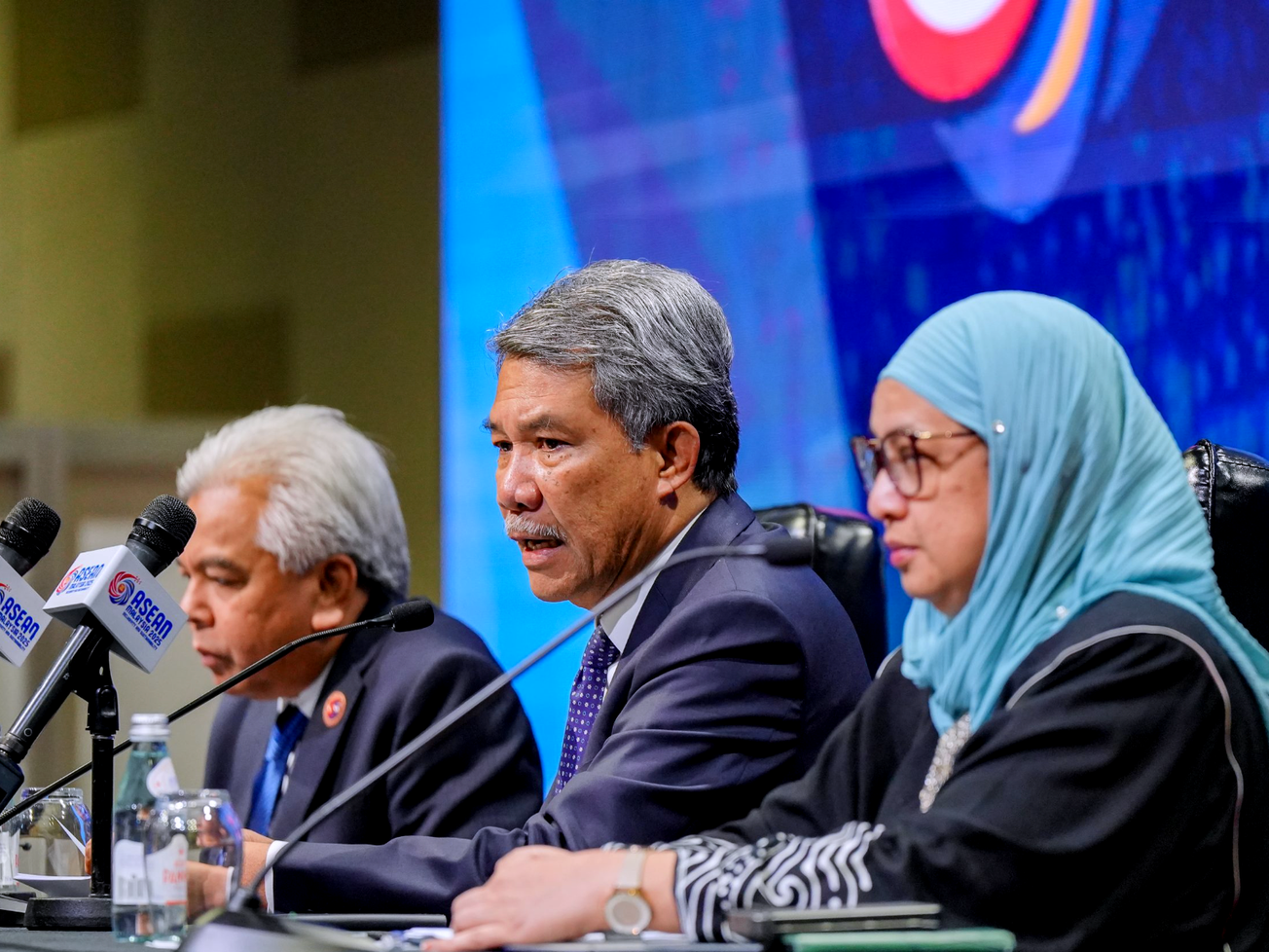 Malaysian Foreign Minister Dato’ Seri Mohamad Hasan, center, holds a press conference about the ASEAN foreign ministers' meetings that his nation hosted this week.