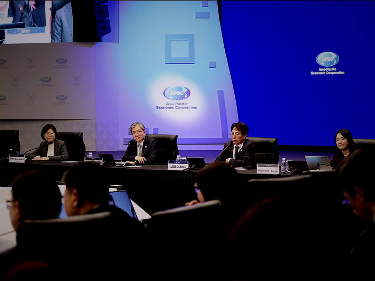 Future scenarios for global governance of artificial intelligence figured prominently at the Asia-Pacific Economic Cooperation summit in Gyeongju, South Korea.