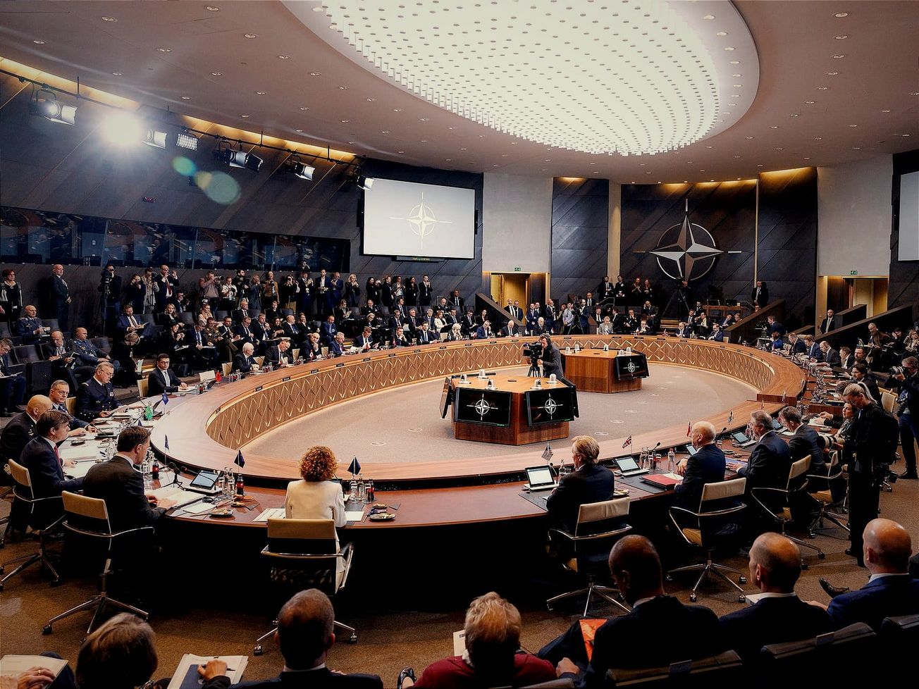 NATO and Washington align on reduced U.S. role with guarantees