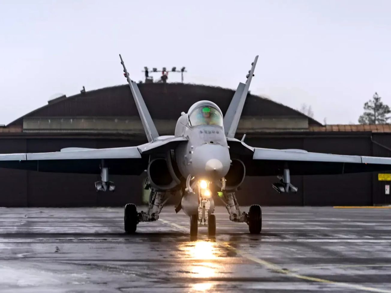 A Finnish Air Force F/A‑18 Hornet rolls along the taxiway toward the runway during Exercise Cold Response 2026 in Rovaniemi, Finland.