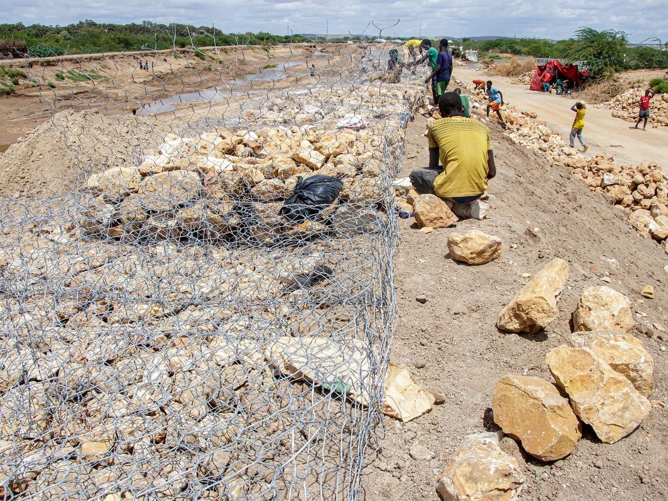 Workers construct gabion boxes to prepare for the El Niño-related severe flooding threat to communities along the Shabelle River in Beletweyne, Somalia, on October 16, 2023.