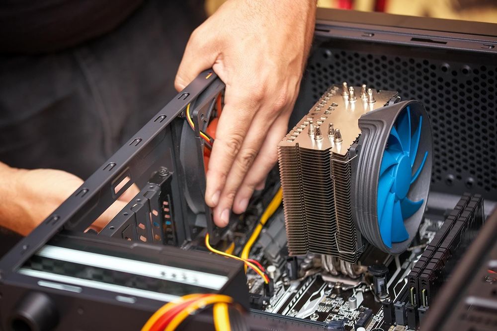New Glarus Students Build New Computers for Tech Ed