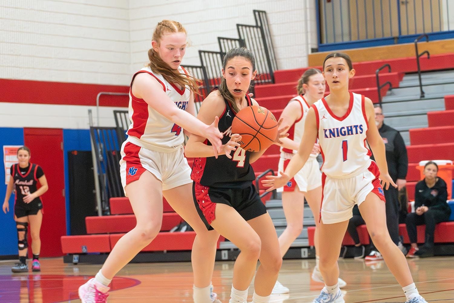 Glarner Knights Survives Dramatic Road Battle to Win Conference