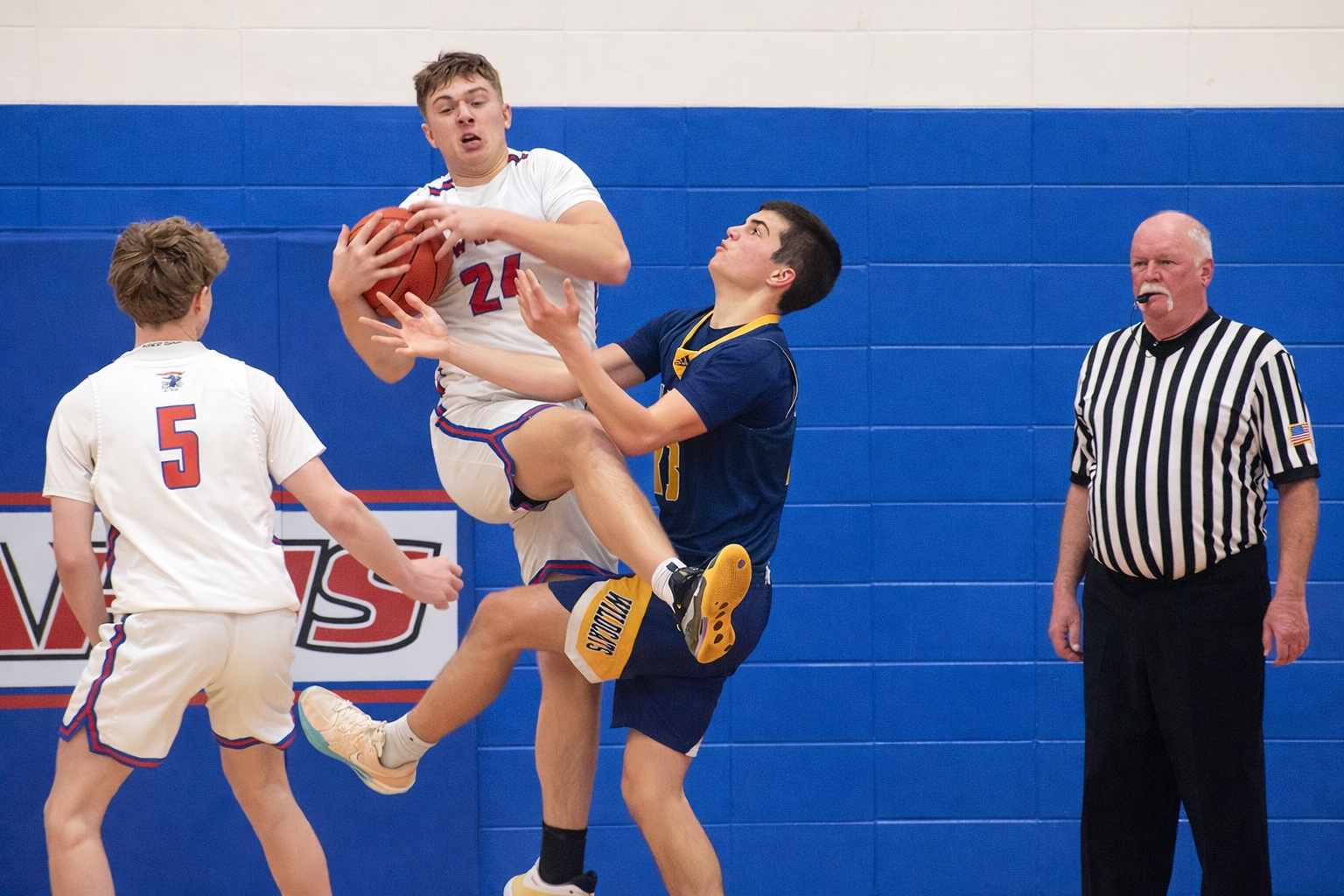 Marshall Edges New Glarus 68-66 in Senior Night Heartbreaker