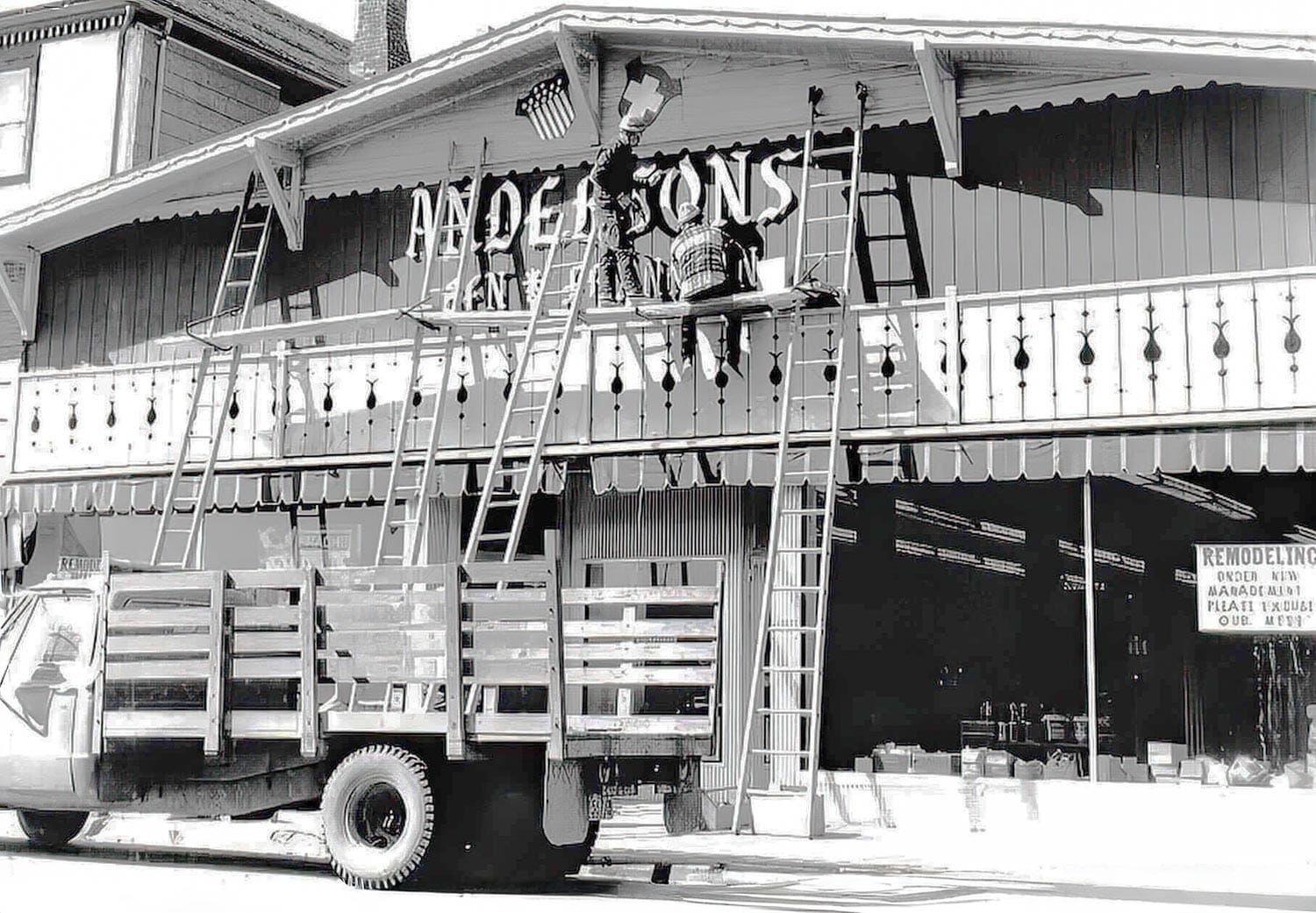 Historic Photo: Anderson’s Ben Franklin Gets Its Sign