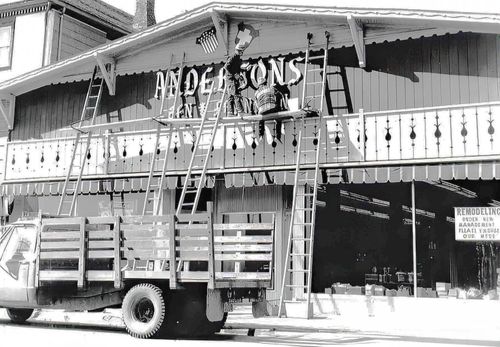 Historic Photo: Anderson’s Ben Franklin Gets Its Sign