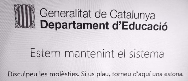 "Generalitat de Catalunya. Departament d'Educació. Estem mantenint el sistema. Disculpeu les molèsties. Si us plau, torneu d'aquí una estona." Missatge d'error aparegut al web del Departament