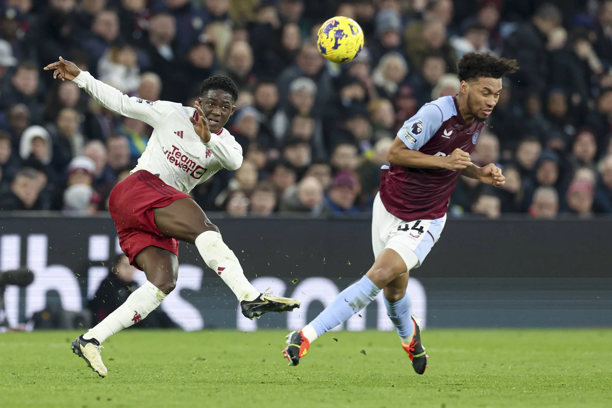 Kobbie Mainoo in action in Manchester United's clash against Aston Villa