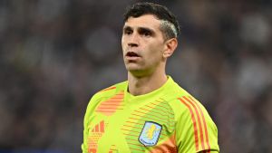 Manchester United Linked with Aston Villa Goalkeeper Emi Martínez Amid Squad Shake-Up