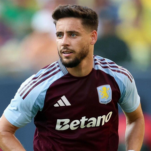 Alex Moreno Sparks Leeds Transfer Speculation