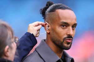 Theo Walcott Urges England Star to Reject Arsenal Move