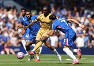 Oliver Glasner Praises Eberechi Eze's Commitment Amid Tottenham Transfer Speculation