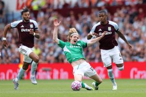 Aston Villa Hold Newcastle to Goalless Draw in Season Opener Despite Red Card Setback