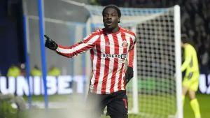 Sunderland striker Eliezer Mayenda pens a new contract