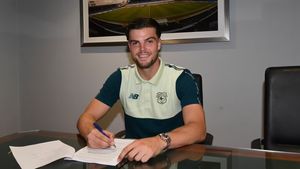 Ollie Tanner Signs New 4-Year Deal with Cardiff
