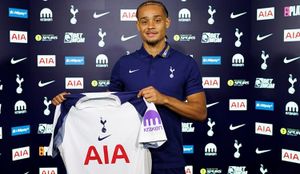Xavi Simons completes Spurs move
