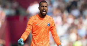 Chelsea's Goalkeeper Gamble: Missing Out on Donnarumma and Martinez in Crucial Transfer Window