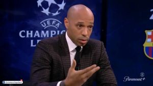 Thierry Henry Gives Constructive Criticism to Arsenal Man
