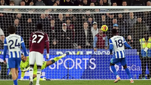 West Ham 2-2 Brighton: A tale of three penalties on a tense night