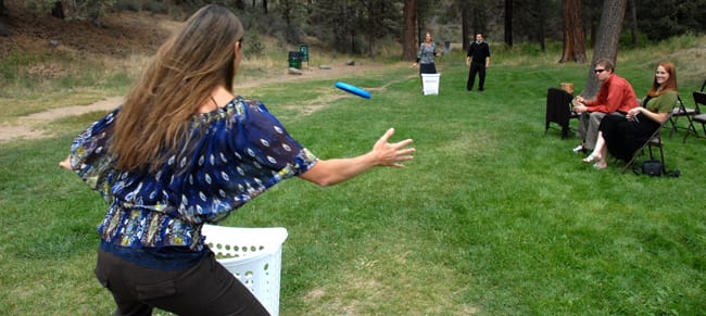 frisbee toss