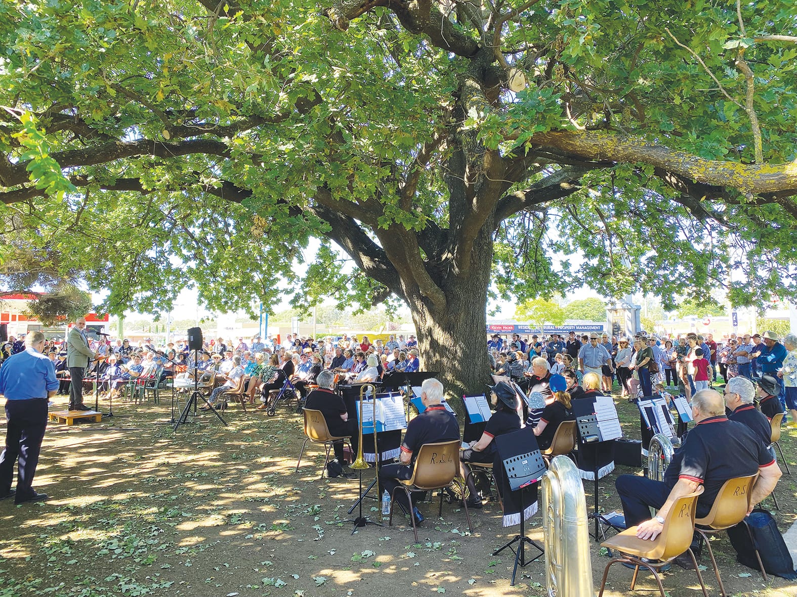 Memorial unveiling draws huge crowd
