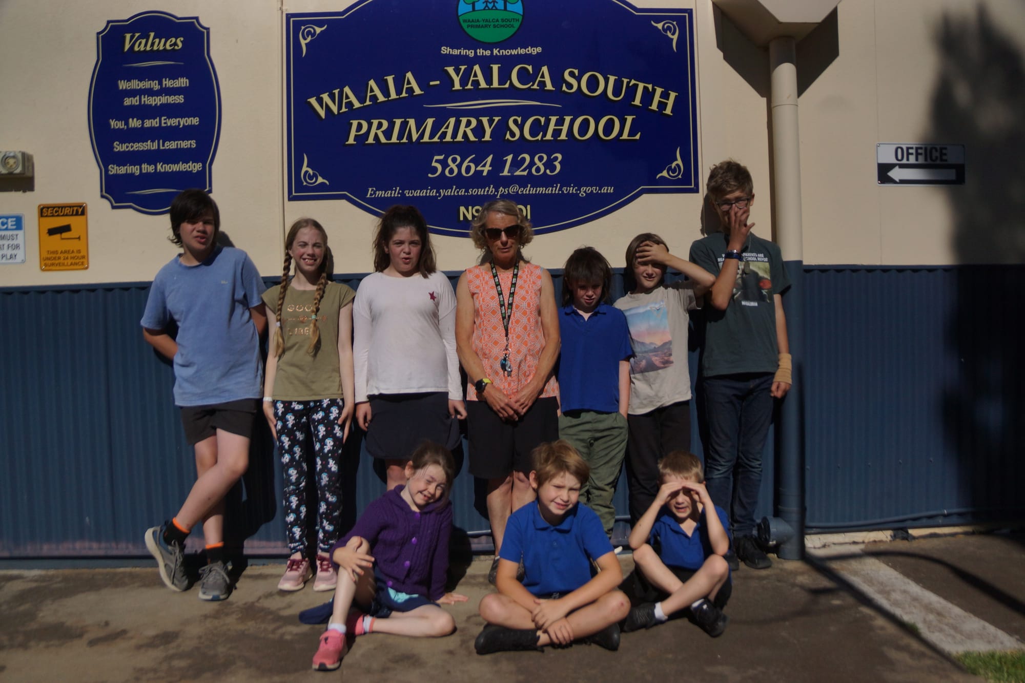School’s out... Outgoing Waaia-Yalca South principal, Susan Olley (middle) with students (from back left) Dylan Sutton, Violet Mongan, Georgia Higgins, Logan Higgins, Zac Mongan, Tyler Nelson, (front) Charlotte Wells, Jackson Higgins and Joey Beatson. 
