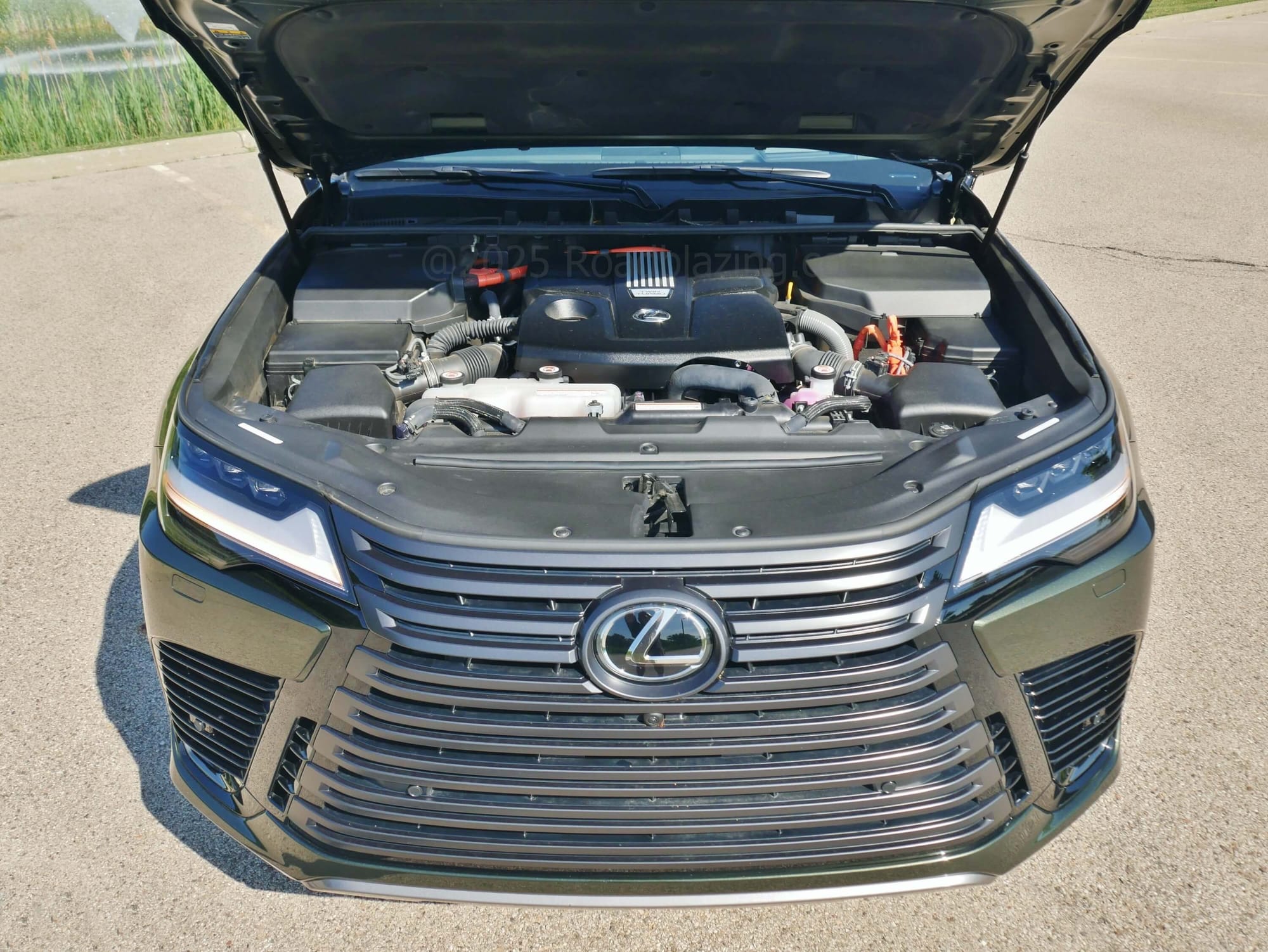 2025 Lexus LX 700h Overtrail petrol hybrid electric powerplant
