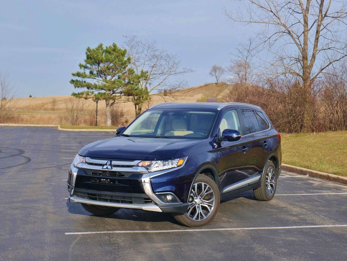 2018 Mitsubishi Outlander 2.4 SEL AWC - DHS Budget Utes Review
