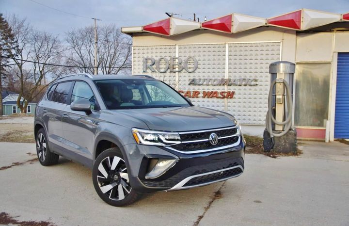 2024 VW Taos SEL 4Motion exterior