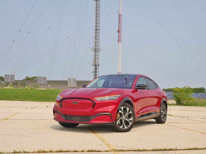 2021 Ford Mustang Mach-E Premium AWD exterior