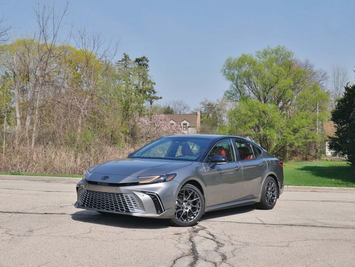 2025 Toyota Camry Hybrid XSE AWD exteri