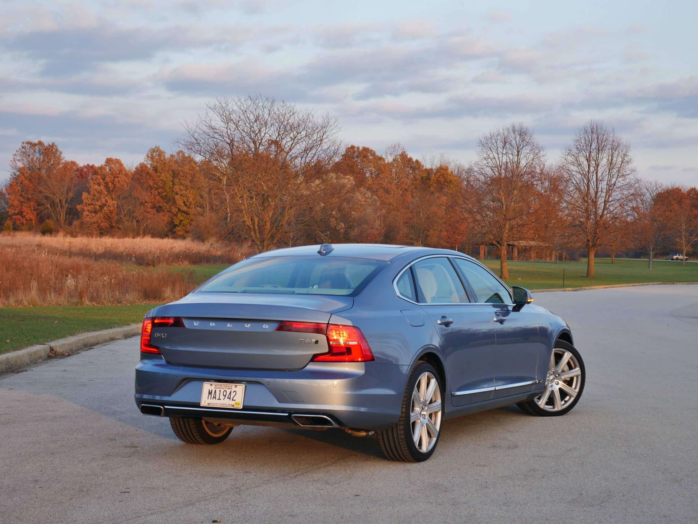 2018 Volvo S90 T6 AWD Inscription: Mussel Blue Metallic at sunset