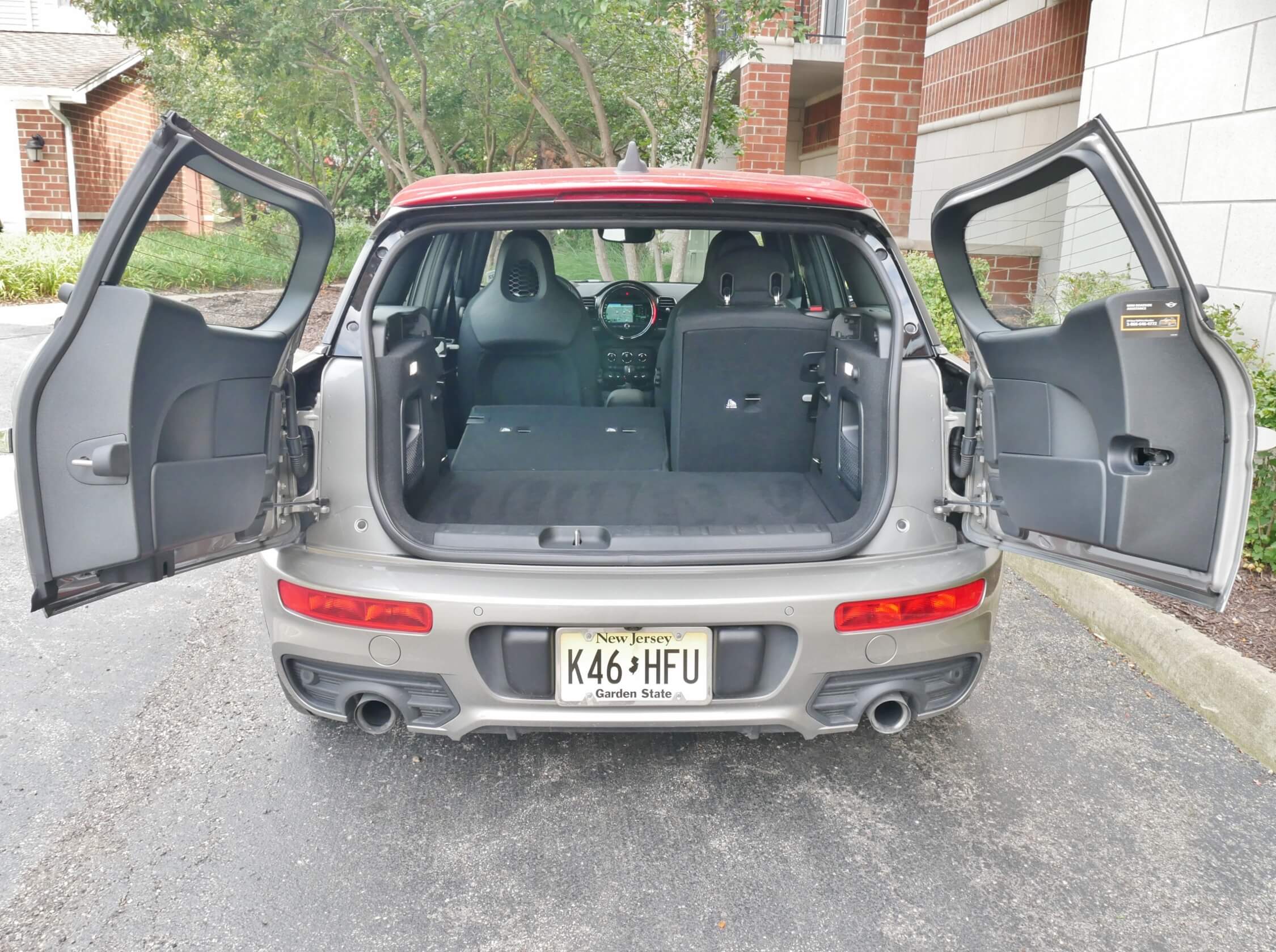 2017 MINI John Cooper Works Clubman ALL4: Split swing-gate fully opened