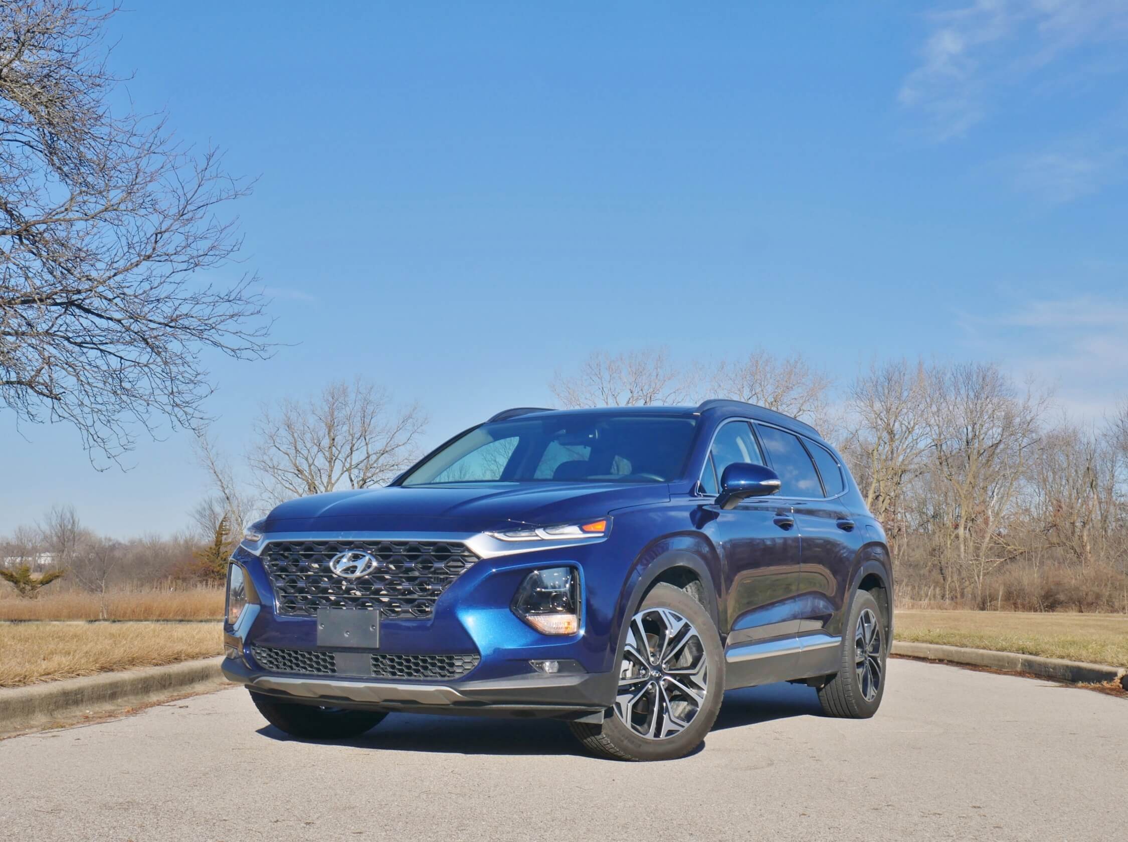 2019 Hyundai Santa Fe 2.0T Ultimate AWD: Wispy LED headlights make for broader fenders and more assertive corner DRL housings