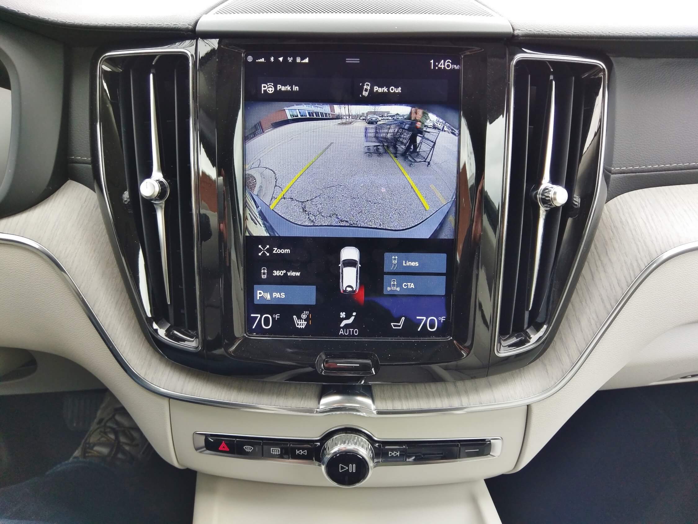 2018 Volvo XC60 T6 AWD Inscription: Bird's eye panoramic camera w/ park, rear cross traffic warning.