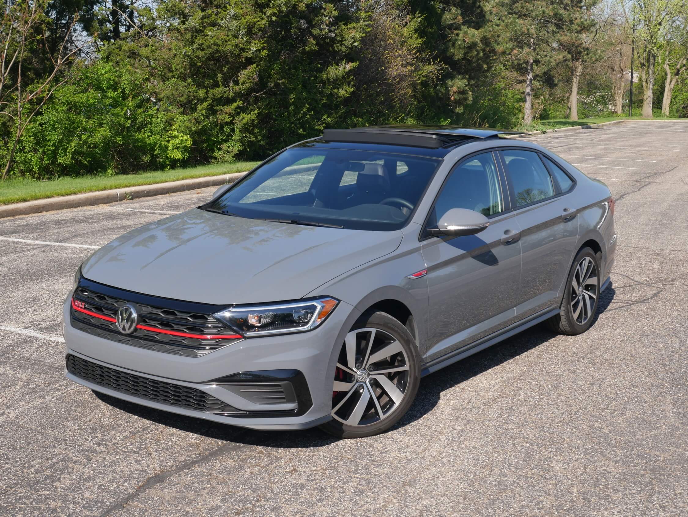 2019 Volkswagen Jetta GLI Autobahn: Oversized power tilt, sliding moonroof