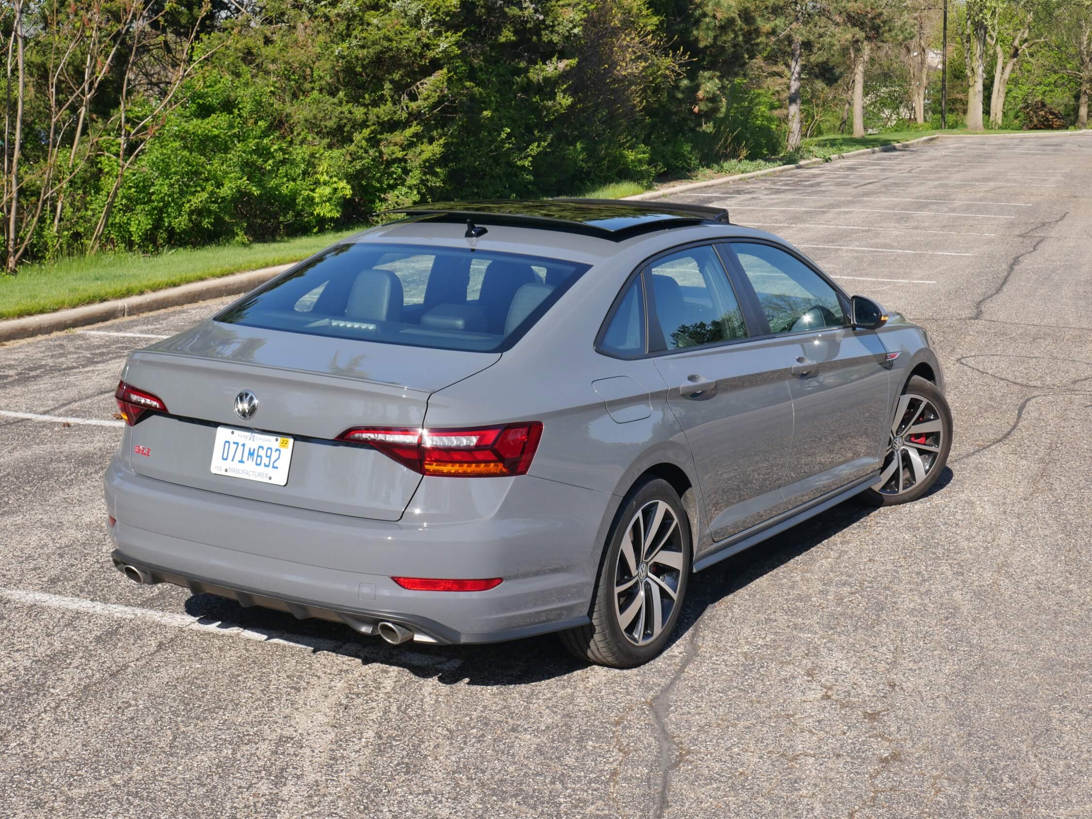 2019 Volkswagen Jetta GLI Autobahn: Oversized power tilt, sliding moonroof