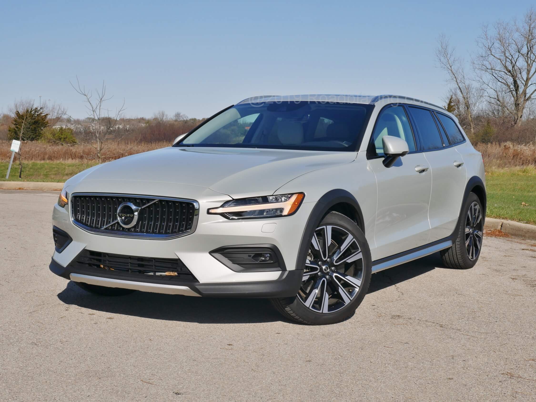 2020 Volvo V60 T5 AWD Cross Country: ruggedized estate