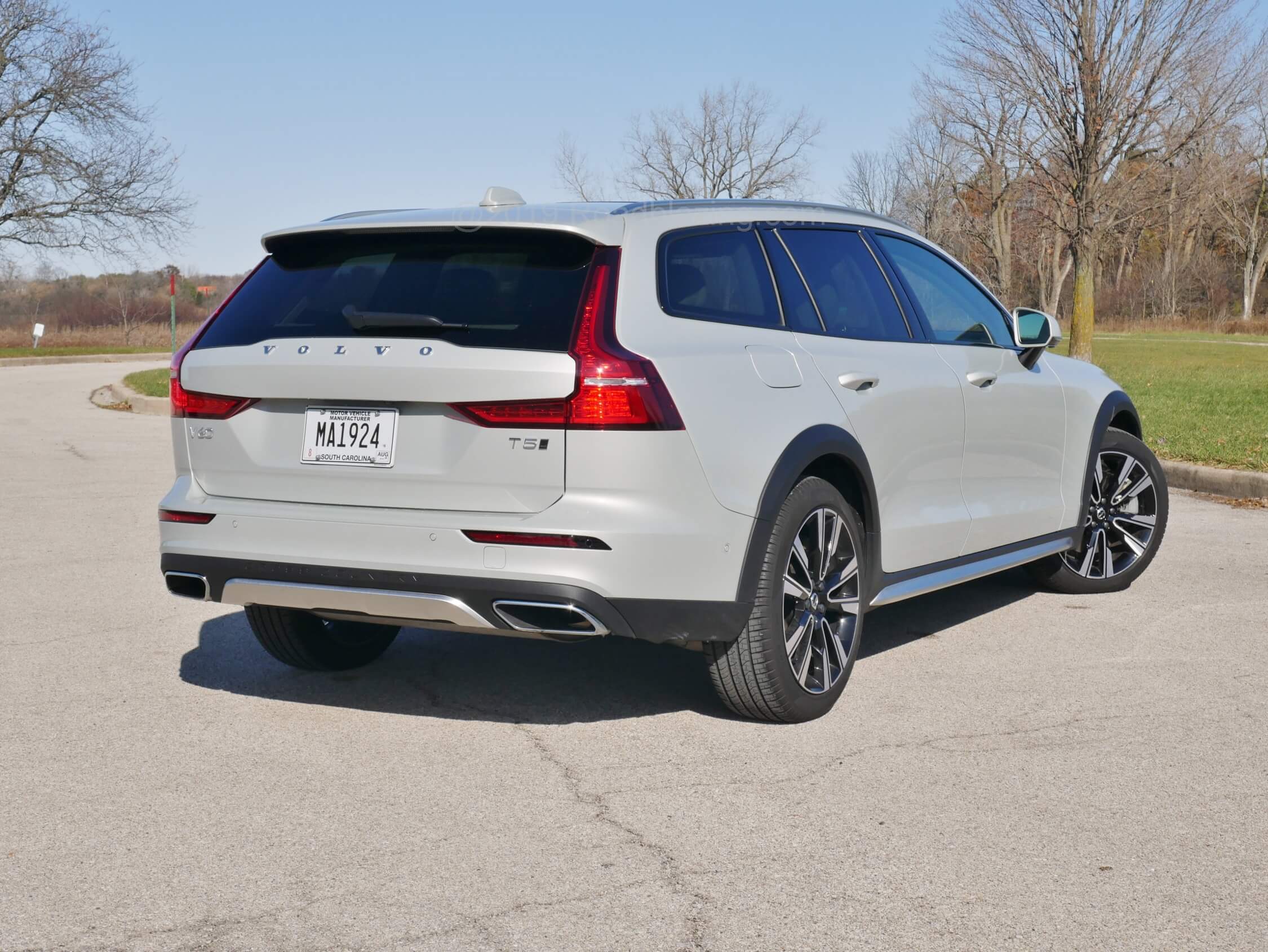 2020 Volvo V60 T5 AWD Cross Country: lifted wagon