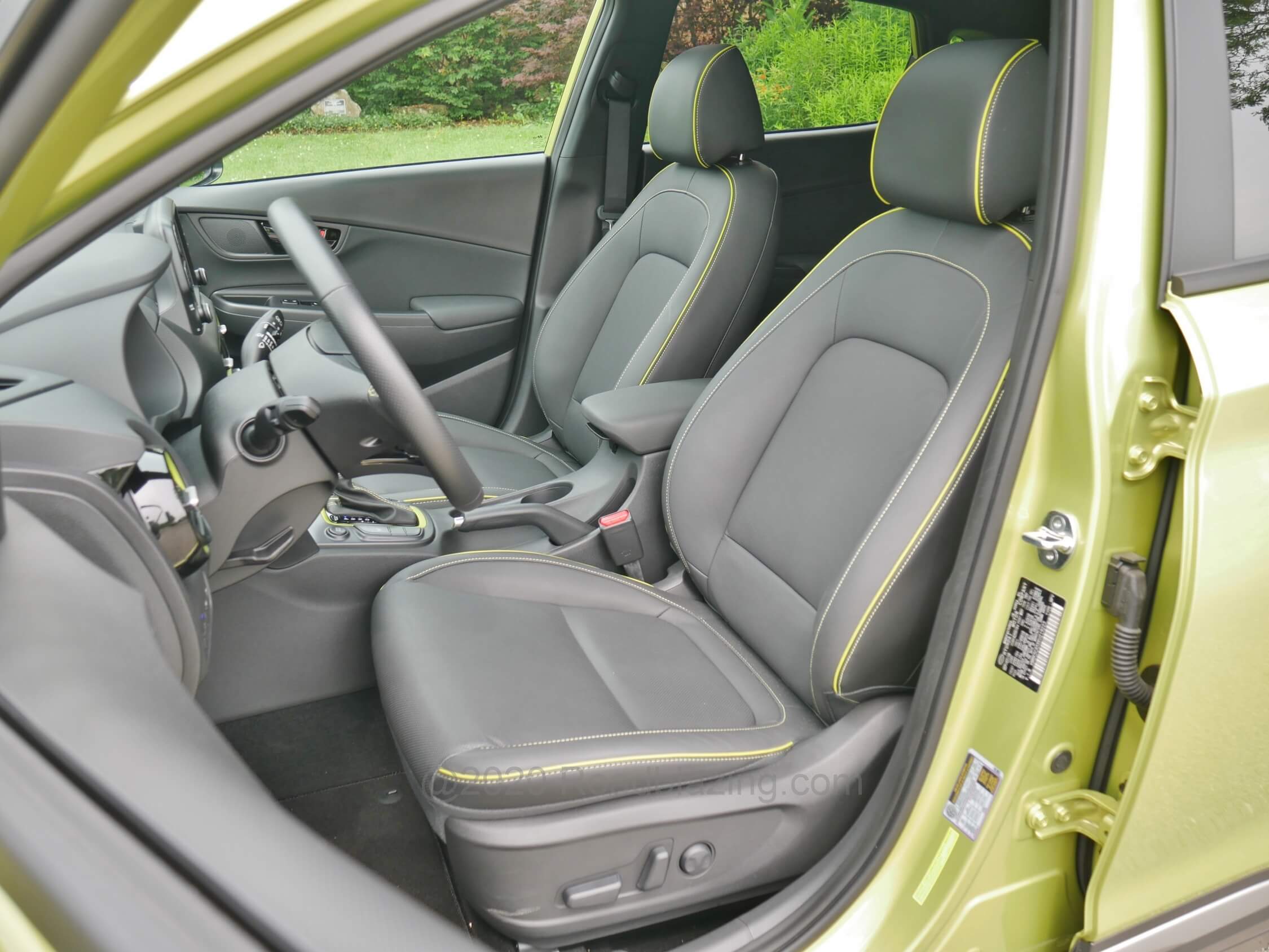 2019 Hyundai Kona 1.6T Ultimate AWD: Leather seats, lime piping, heated front, 8-way power driver's