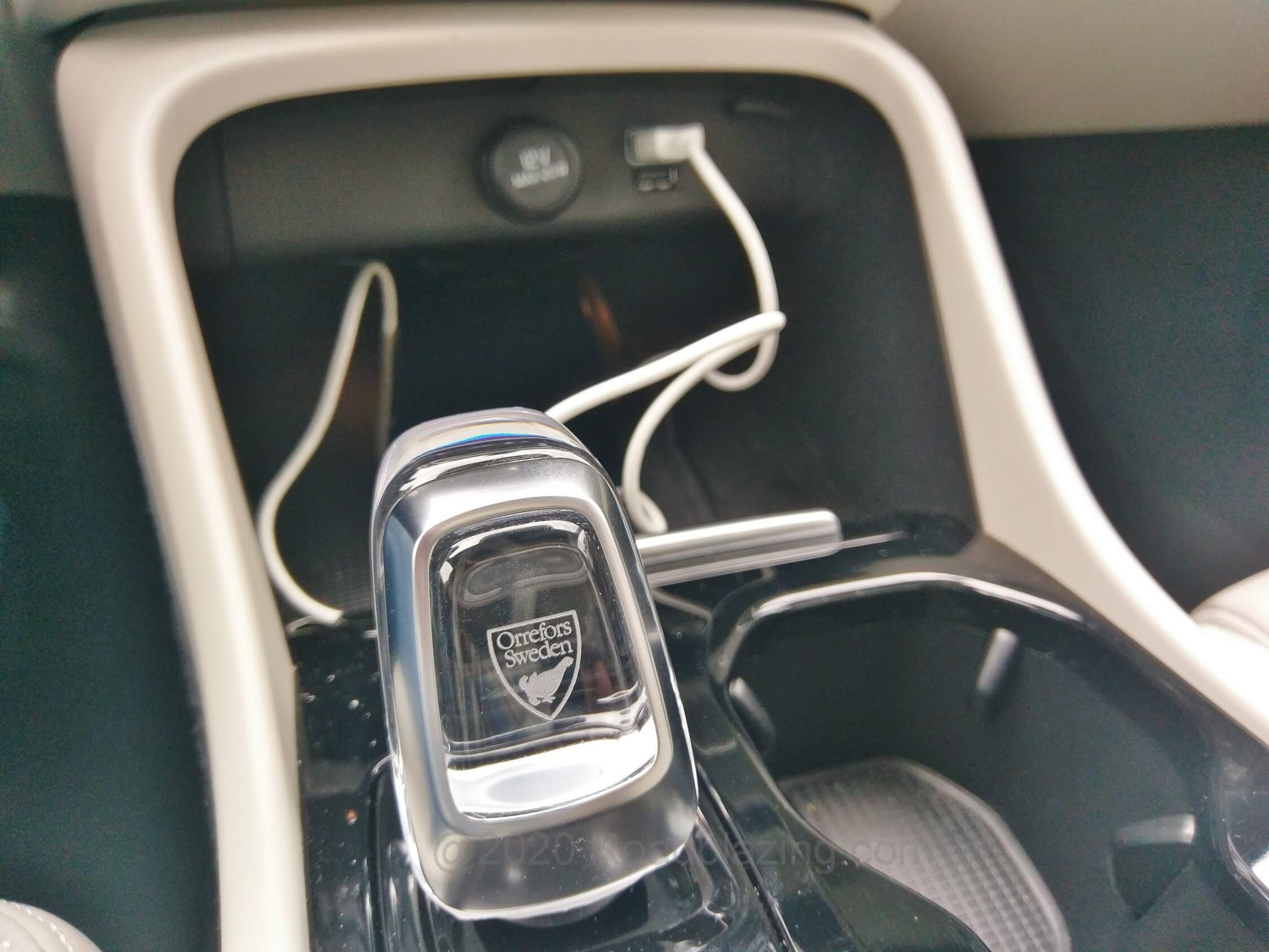 2020 Volvo XC40 T5 Inscription AWD: genuine Orrefors crystal gearshift selector lever