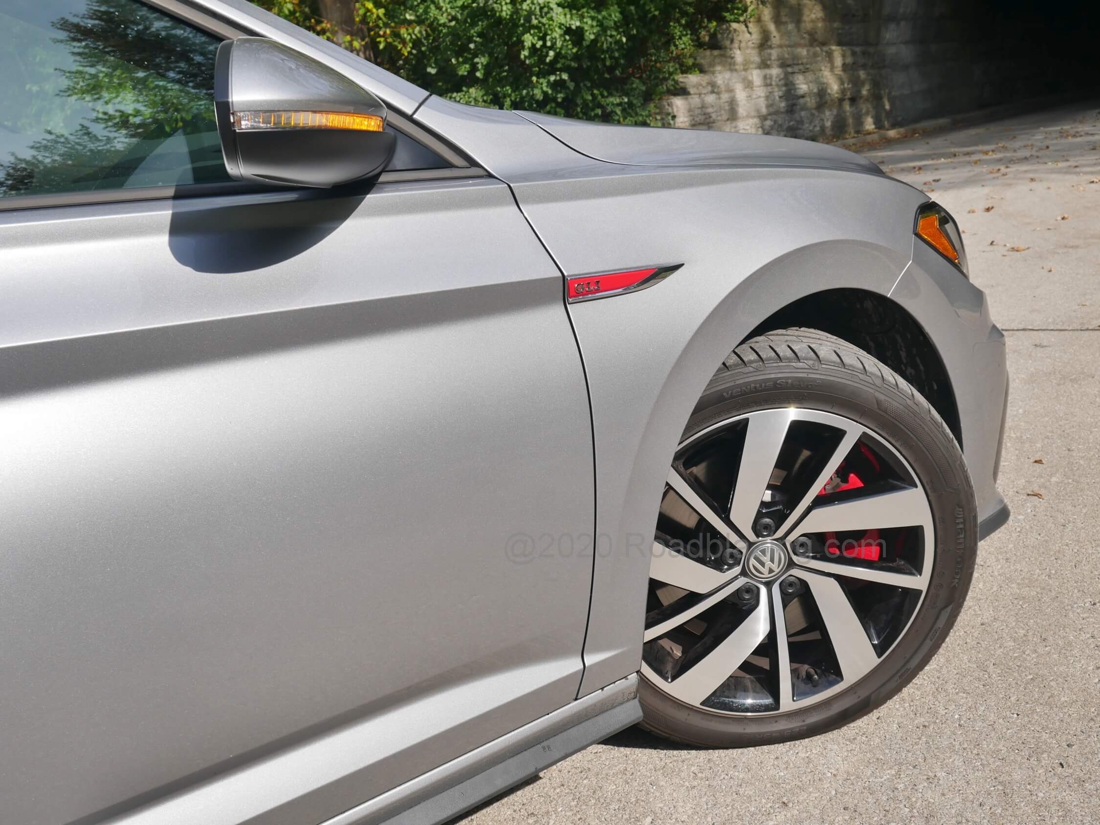 2020 Volkswagen Jetta GLI Autobahn: subtly racy red "GLI" fender badging