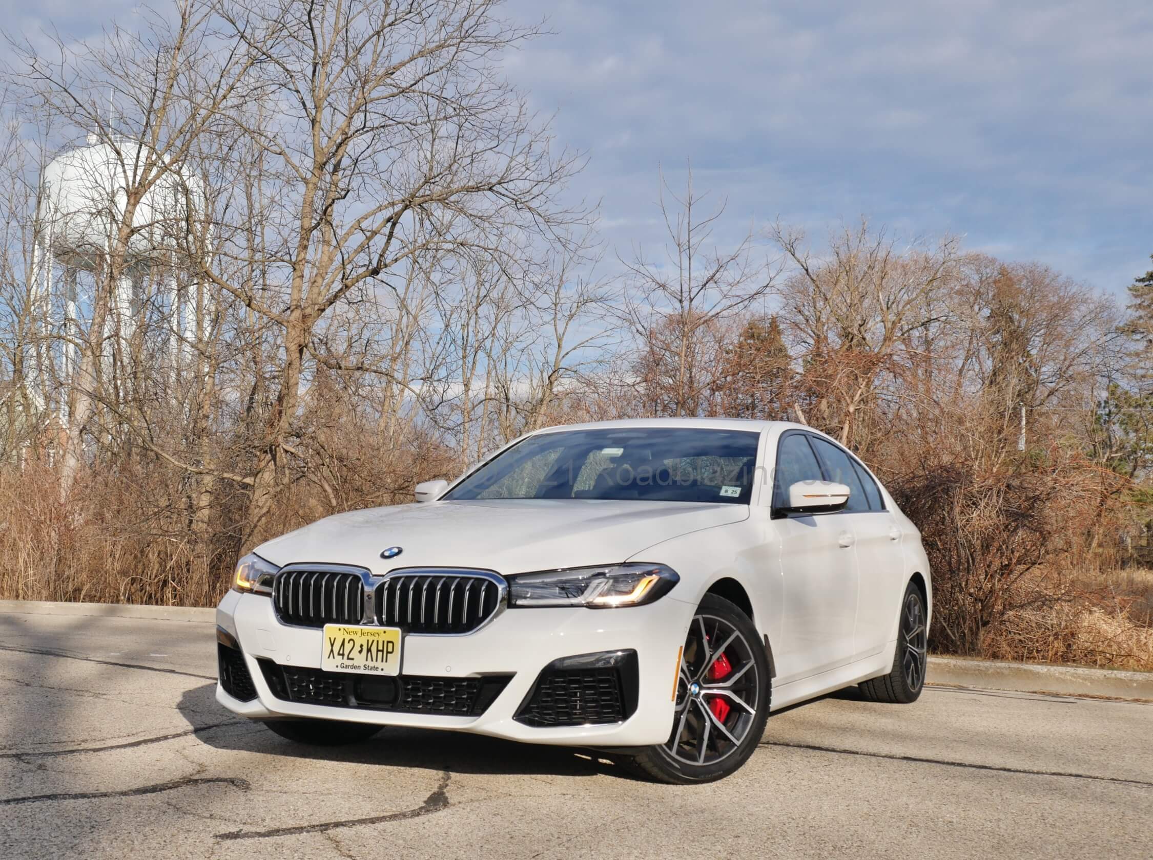 2021 BMW 540i xDrive: segmented "L" underlined LED angel eyes DRLs & directionals and bolder lower corner simulated intake ducts round out the cosmetic updating
