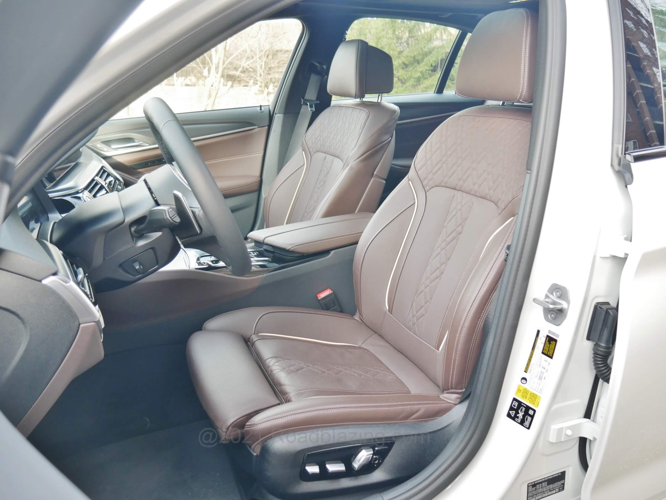 2021 BMW 540i xDrive: optional Contour front power seating, with heating, cooling and power heated leather wrapped steering wheel